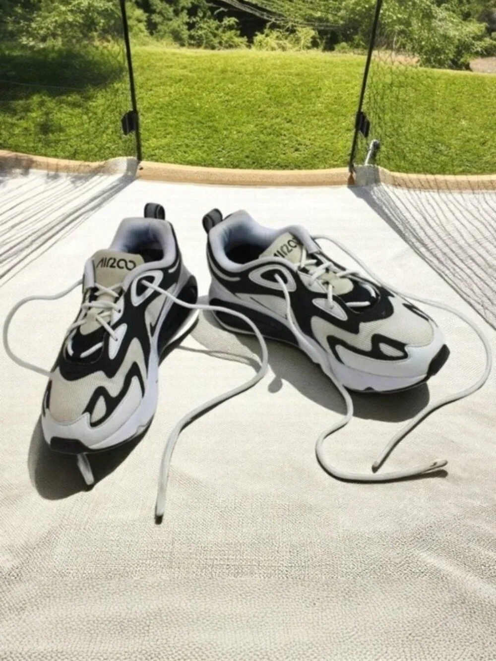 Nike Air Max 200 White Anthracite Black Low Top Lace-Up Sneaker, Size 8.5